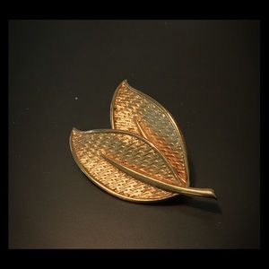 Vintage 1950s Kramer’s Jewelry Leaf Gold Brooch